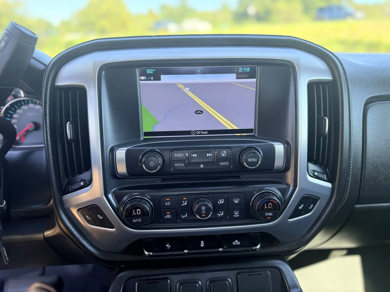 Used 2018 White GMC SLT 4x2 4dr Crew Cab 5.8 ft. SB image 21
