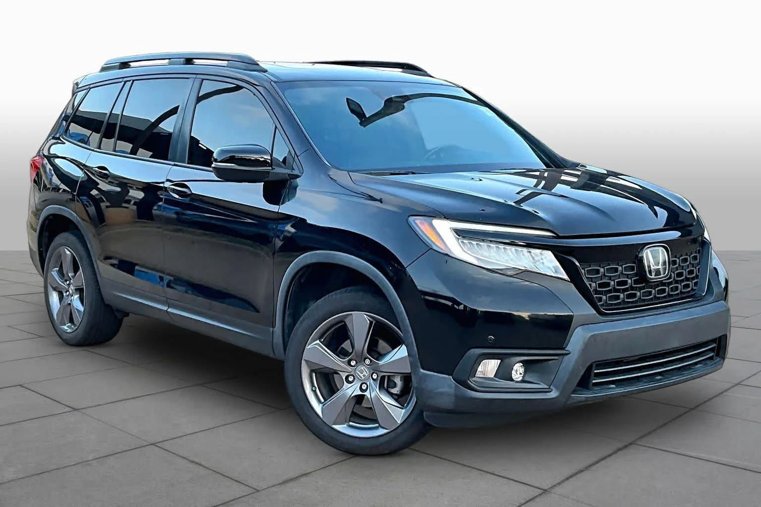 Used 2021 Crystal Black Pearl Honda Touring image 3