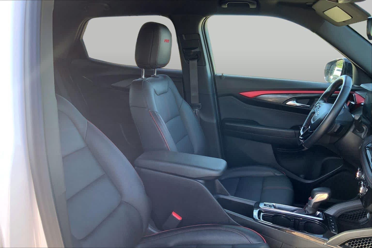 Used 2025 Iridescent Pearl Tricoat Chevrolet RS image 9