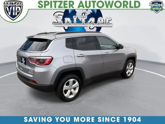 Used 2019 Silver Jeep Latitude image 9