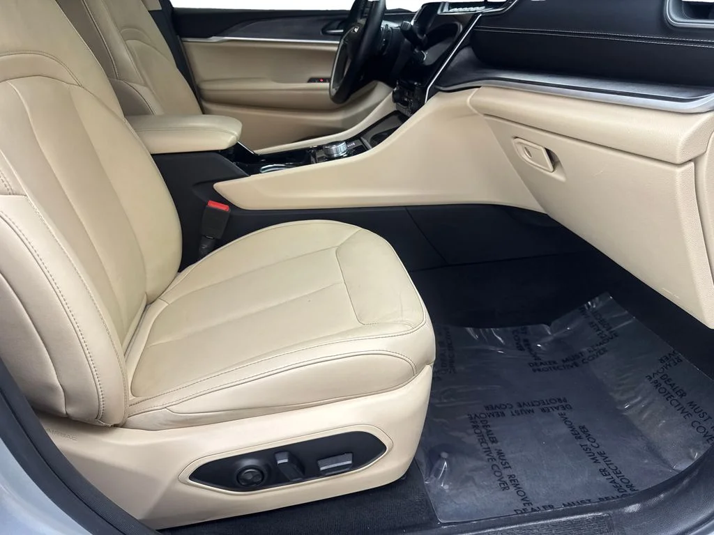 Used 2022 Silver Jeep Limited image 50