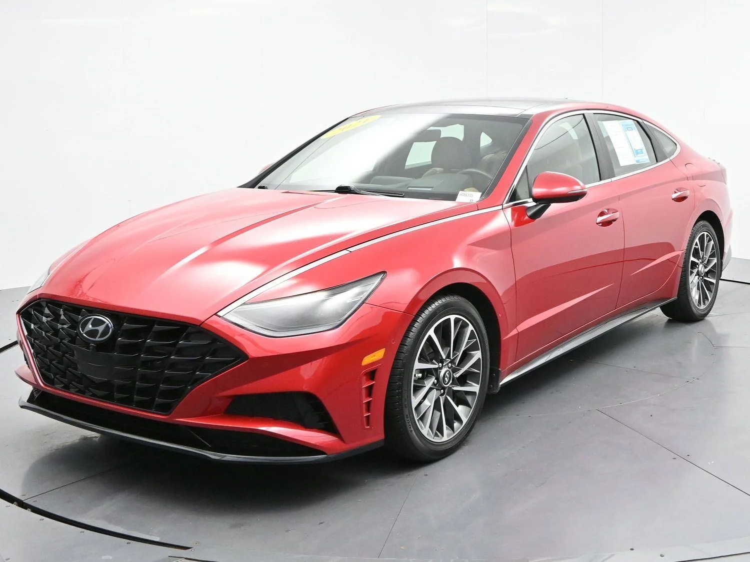 Used 2021 Calypso Red Hyundai Limited image 3