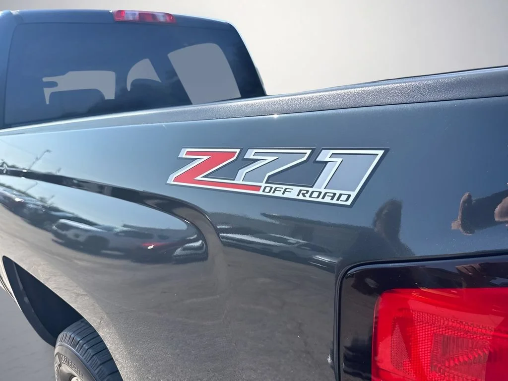 Used 2017 GRAPHITE METALLIC Chevrolet LT image 31