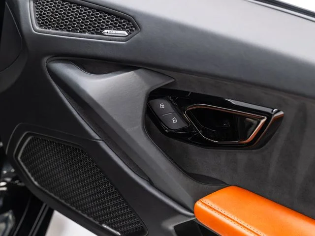 Used 2018 Black Lamborghini  image 34