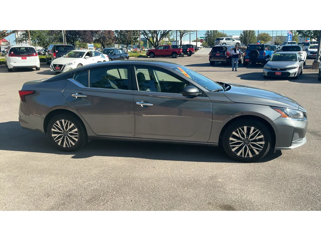 Used 2025 Gun Metallic Nissan SV image 4