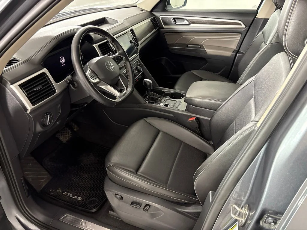 Used 2023 Gray Volkswagen 3.6L V6 SE w/Technology image 31