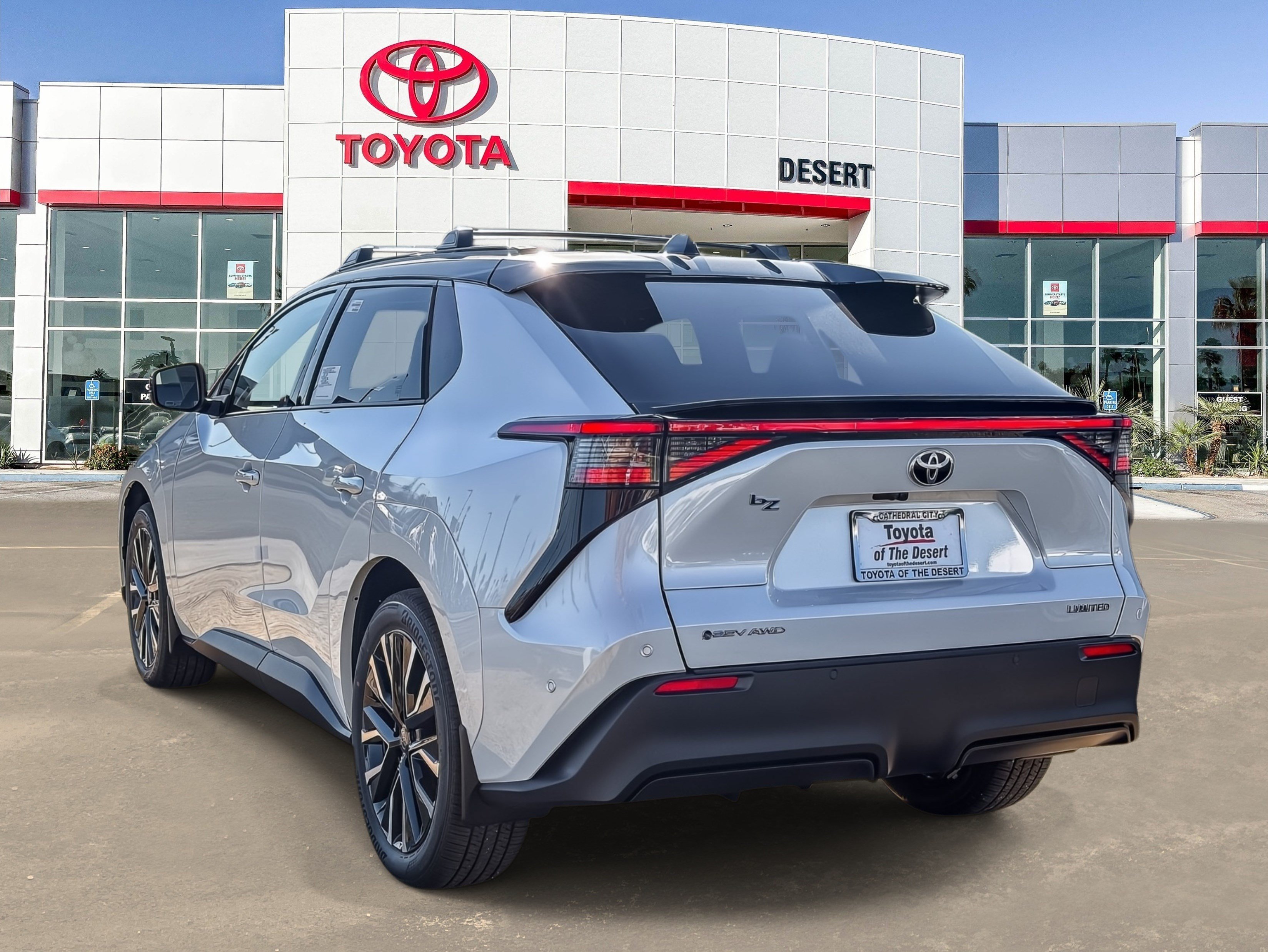 New 2026 Wind Chill Pearl with Midnight Black Metallic roof <sup>1</sup> Toyota  Limited image 4