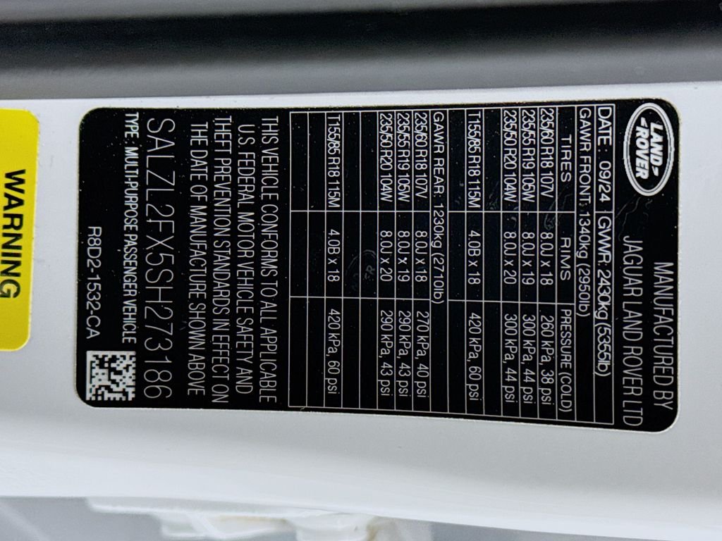 Used 2025 White Land Rover Dynamic image 33