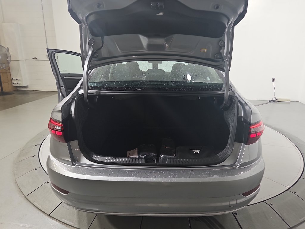 Used 2021 Silver Volkswagen 1.4T SE image 22