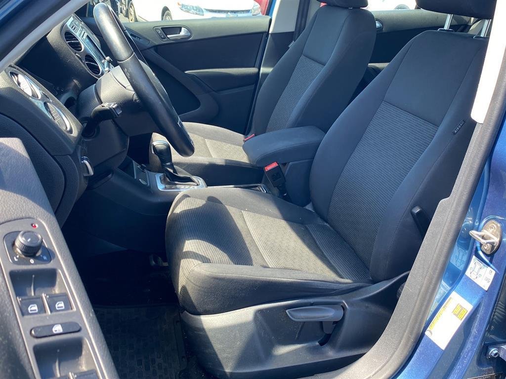 Used 2017 Pacific Blue Metallic Volkswagen 2.0T Limited S image 2