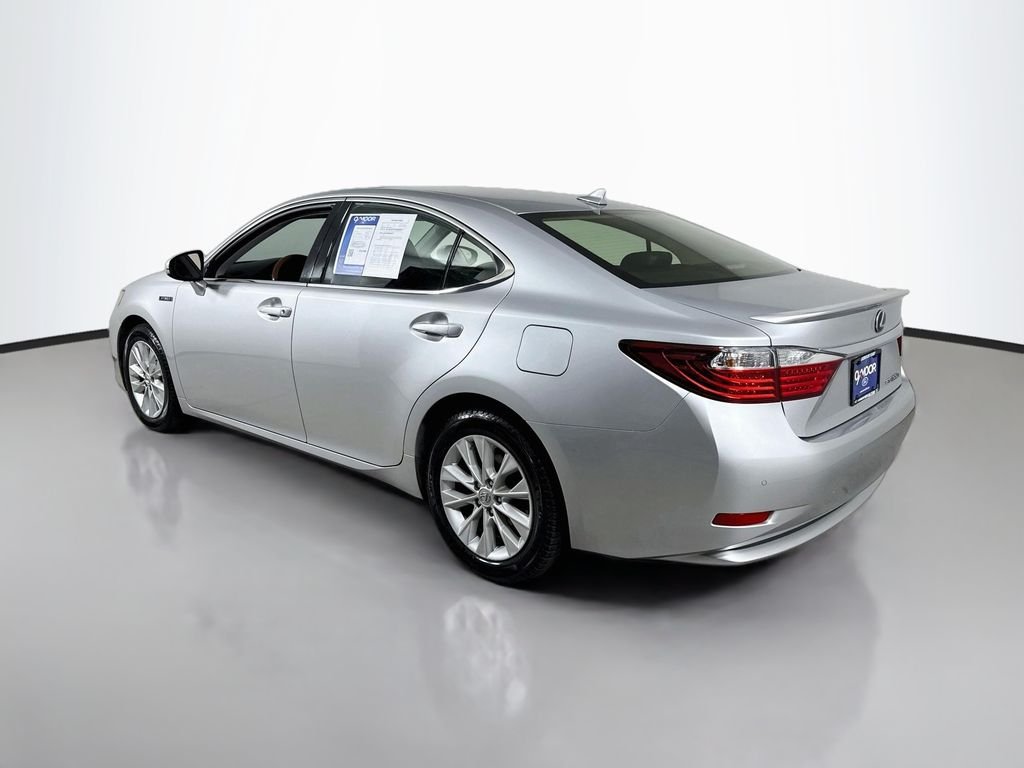 Used 2013 Silver Lining Metallic Lexus Hybrid image 10