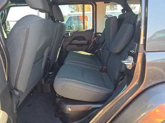 Used 2025 Granite Crystal Metallic Clearcoat Jeep Sahara image 7