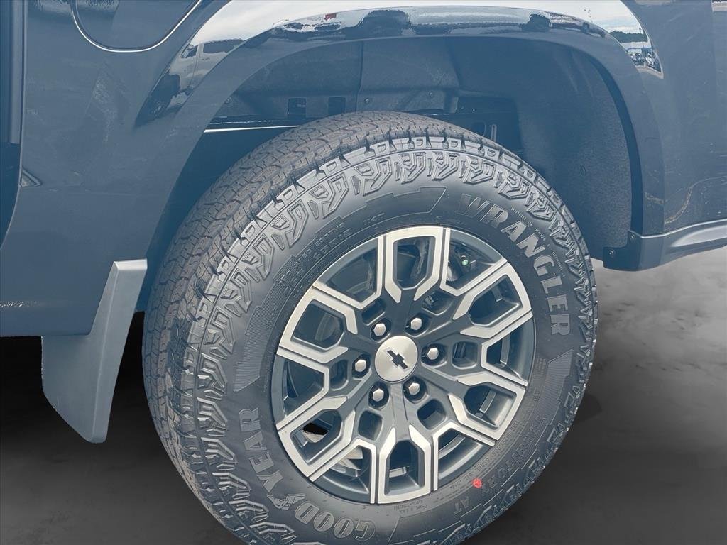 New 2026 Black Chevrolet Z71 image 25