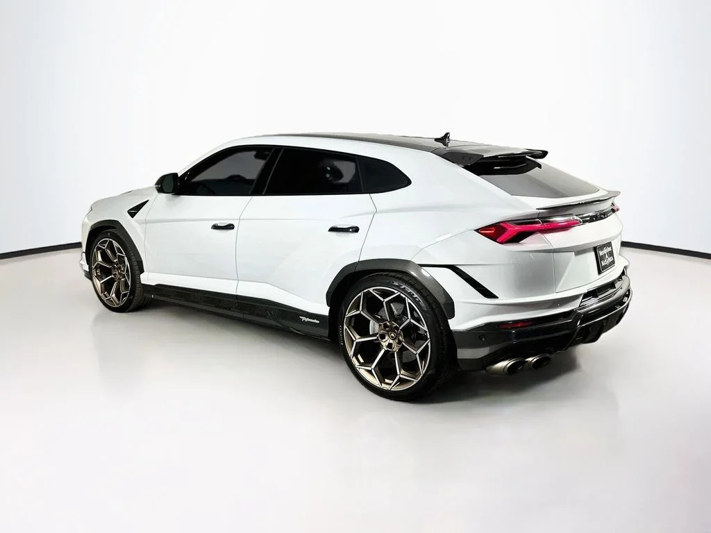 Used 2024 White Lamborghini Performante image 5