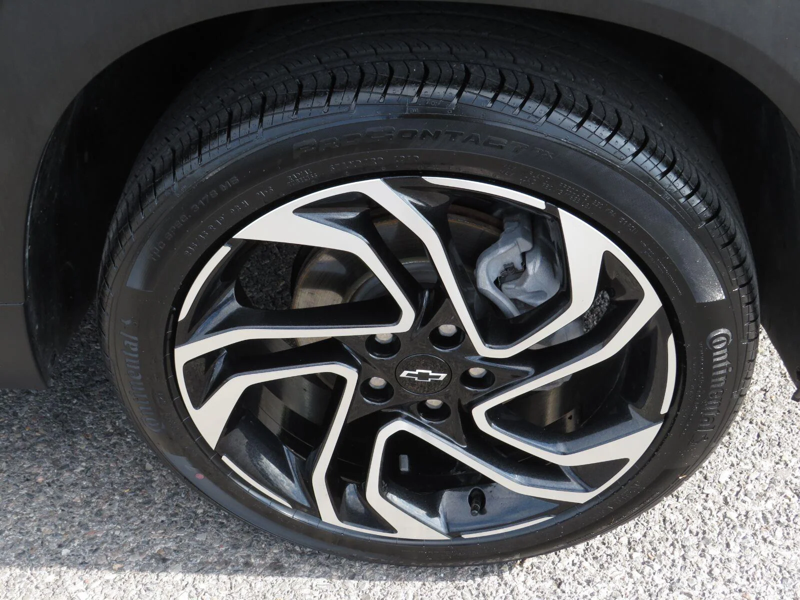 Used 2025 Mosaic Black Metallic Chevrolet RS image 15