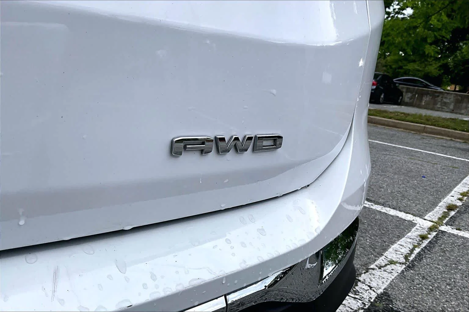 Used 2024 Summit White GMC SLT image 10