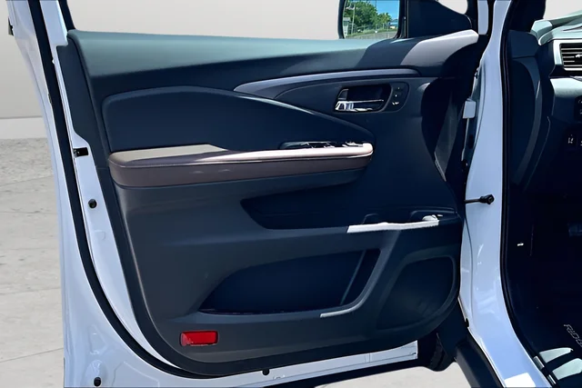 New 2026 Platinum White Pearl Honda RTL image 13