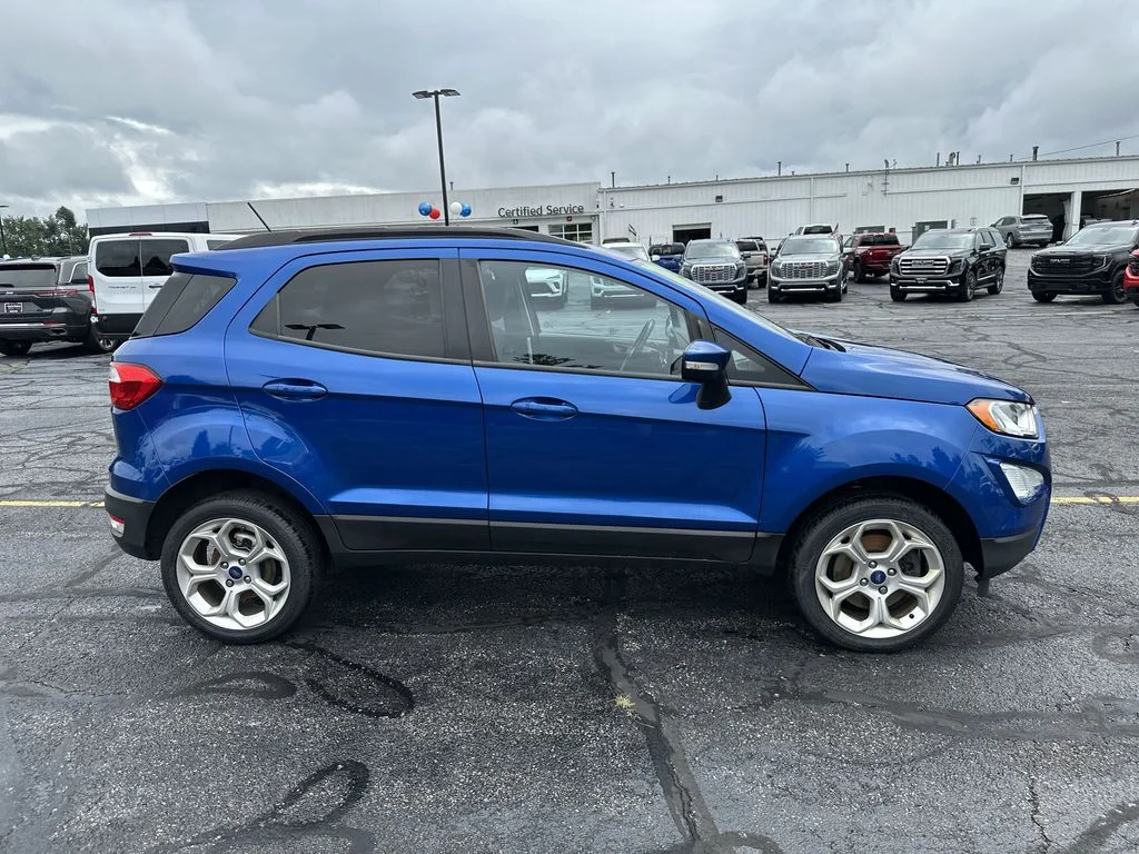Used 2021 Blue Ford SE image 9