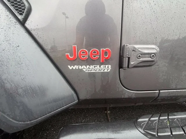 Used 2020 Crystal Metallic Jeep Sport S image 16