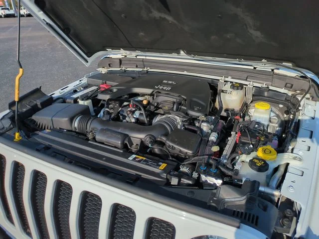 Used 2021 White Jeep Unlimited Sahara Altitude image 36