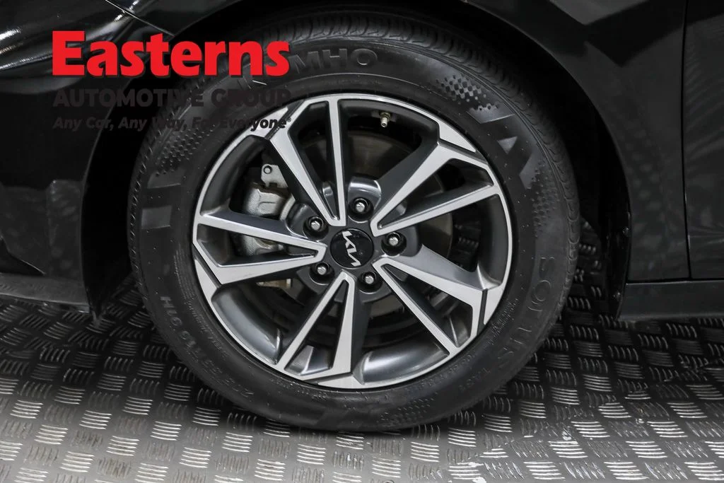 Used 2024 Black Kia LXS image 31