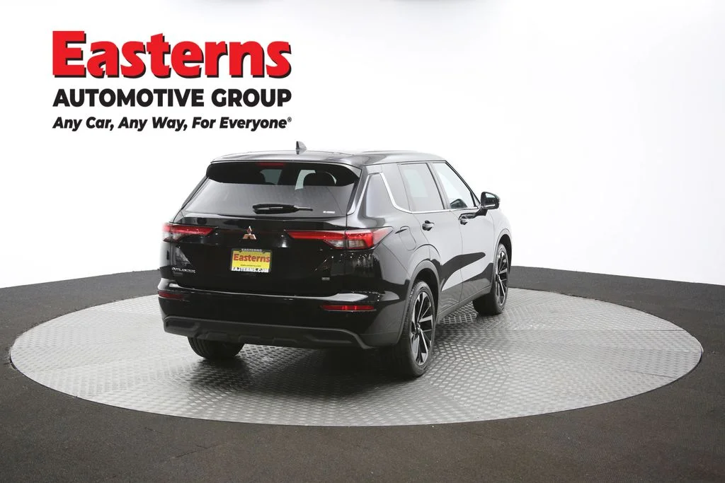 Used 2023 Black Mitsubishi SE image 38