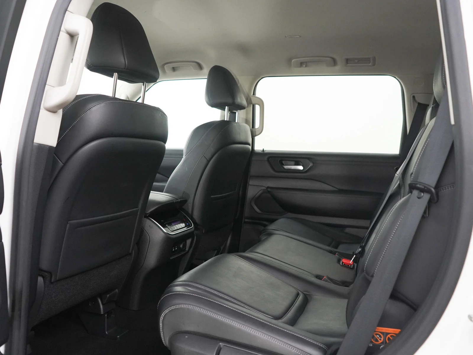 Certified Used 2025 Aspen White Tricoat Nissan SV image 20