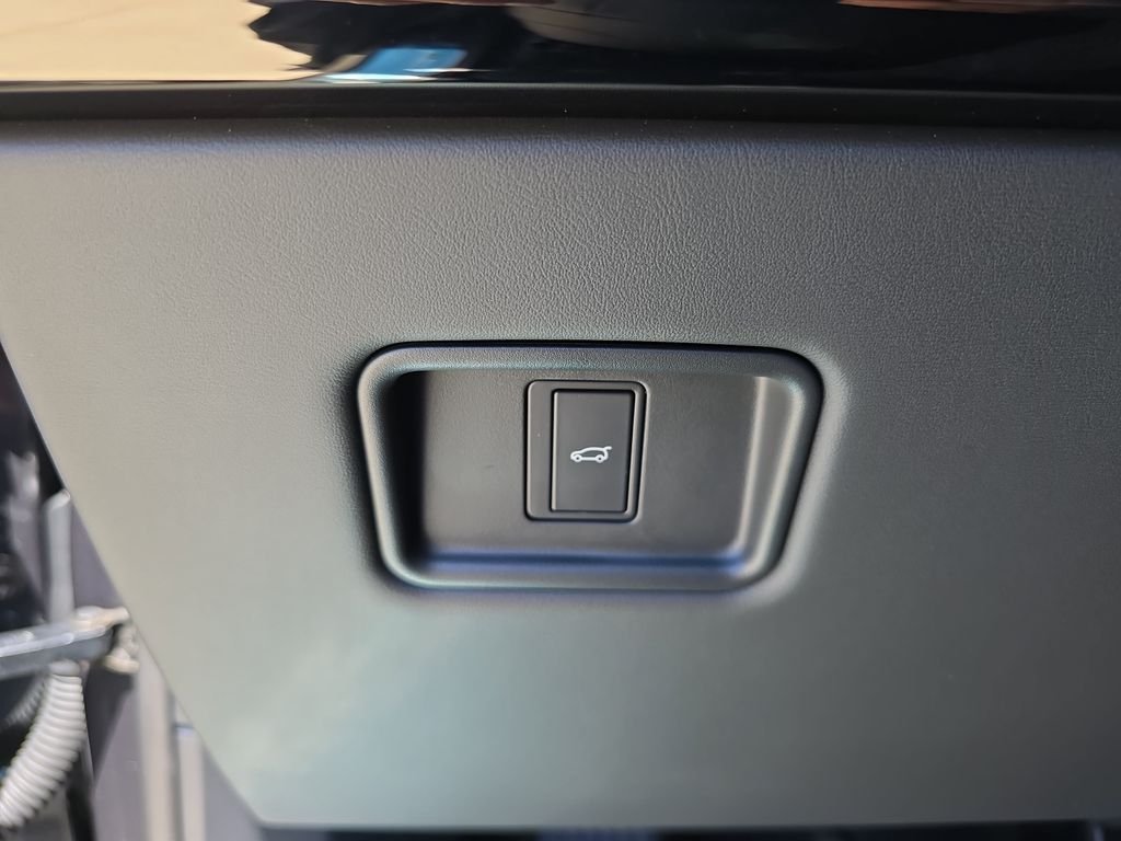 New 2026 Carpathian Grey Land Rover Dynamic SE image 27