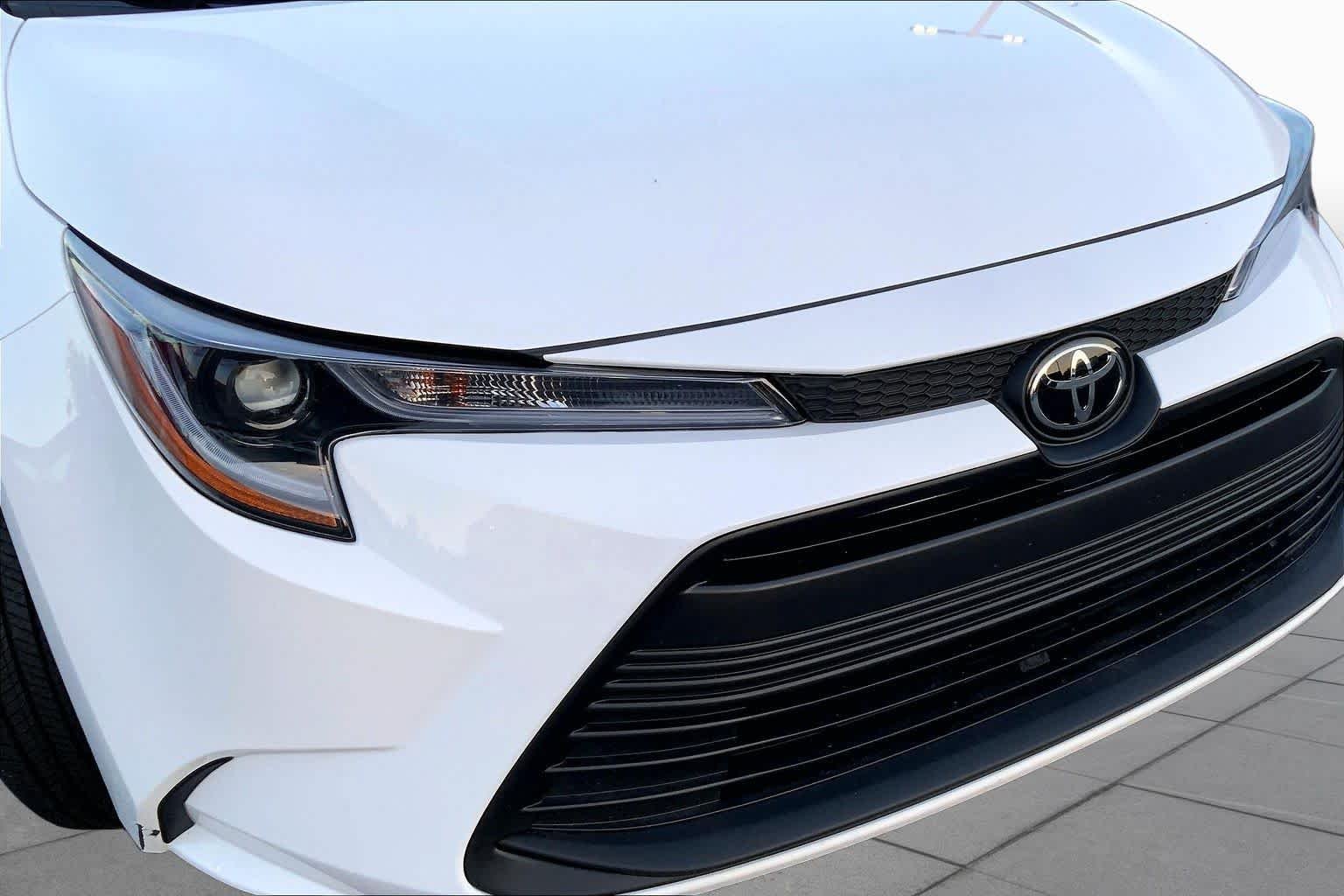 Used 2026 Ice Cap Toyota LE image 27