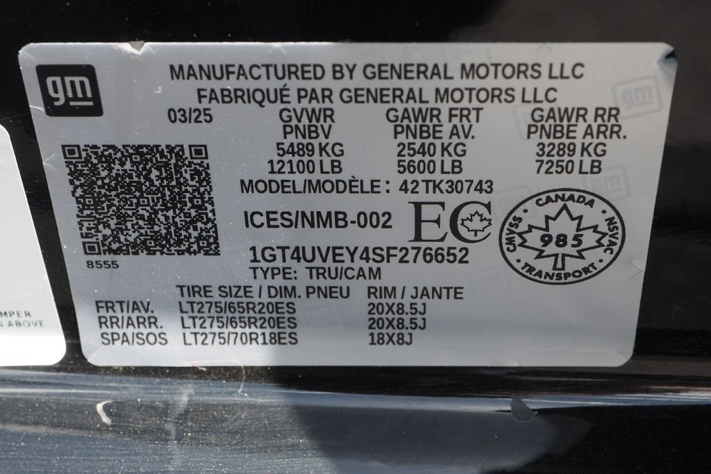 Used 2025 Black GMC AT4 image 31