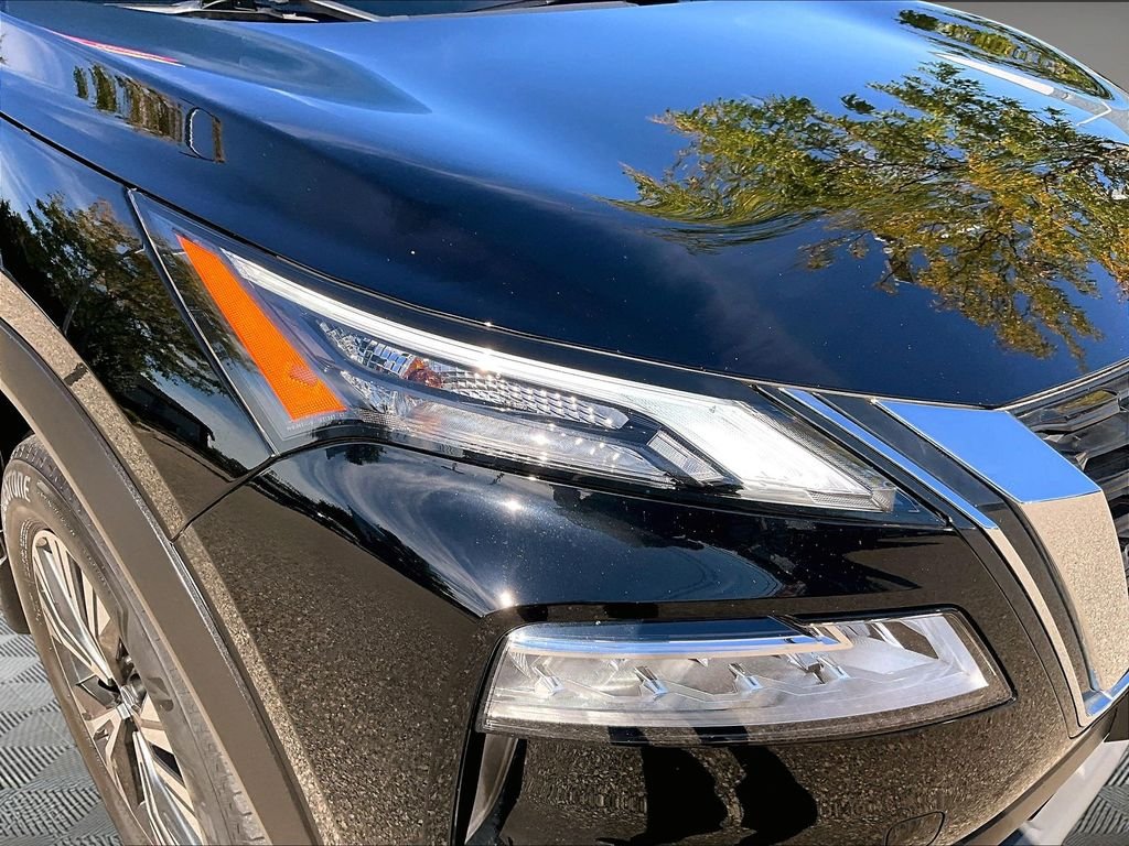 Used 2023 Black Nissan SV image 31