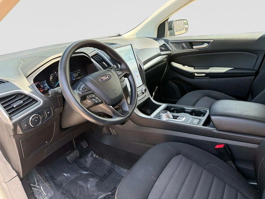 Used 2022 Silver Metallic Ford SE image 21