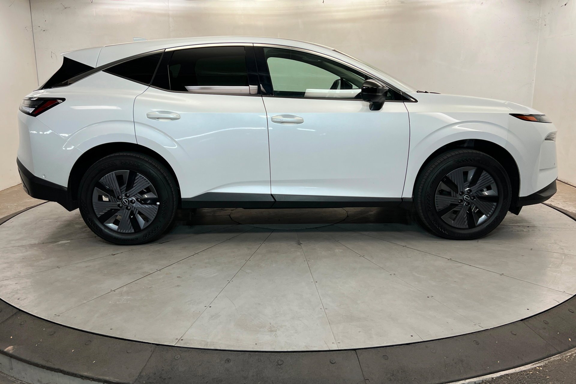 Used 2025 Everest White Pearl Tricoat Nissan SL image 7