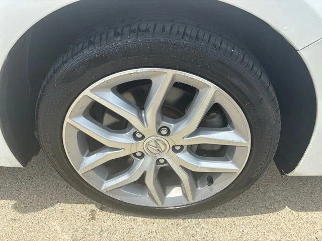 Certified Used 2019 Platinum White Pearl Acura Base image 9