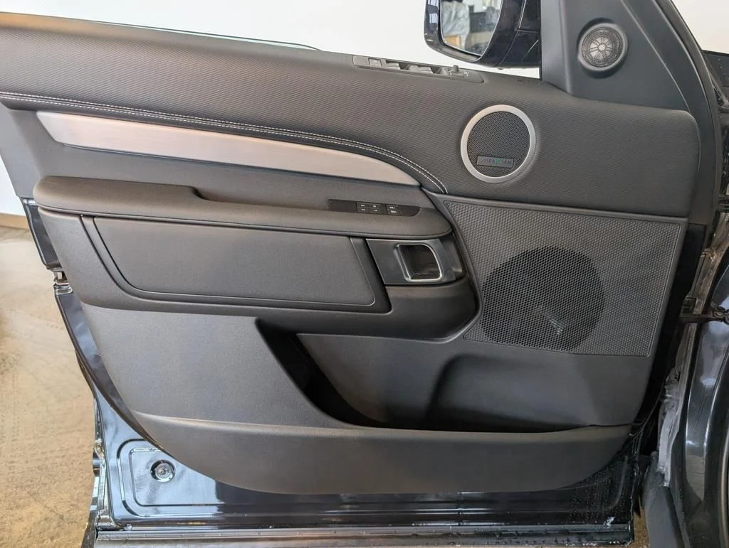 New 2026 Santorini Black Land Rover  image 8