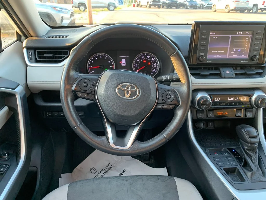 Used 2021  Toyota XLE image 17