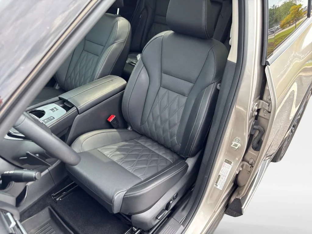 Used 2025 Gold Nissan Platinum image 28