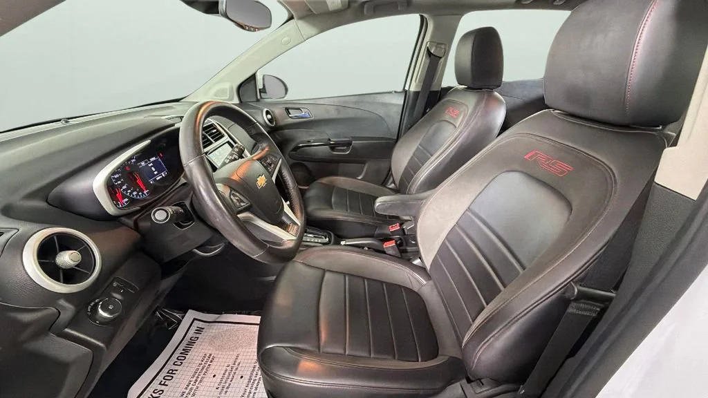 Used 2017 SUMMIT WHITE Chevrolet Premier image 17