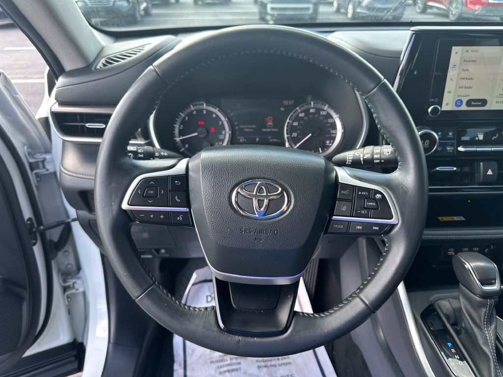 Used 2023 Beige Toyota XLE image 17