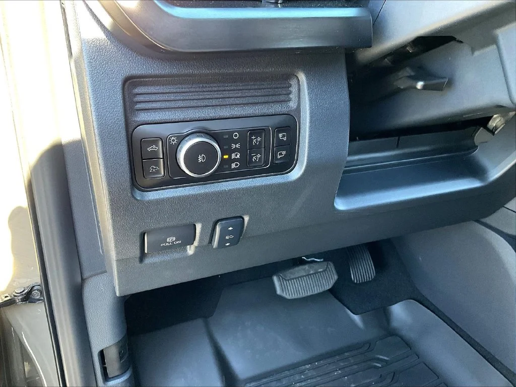 New 2027 Marsh Gray Metallic Ford F-250® Lariat® image 32
