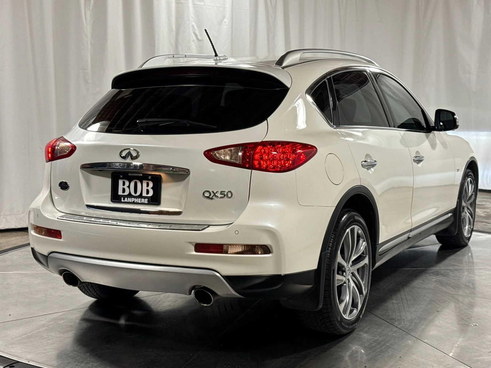 Used 2017 White INFINITI Base image 10