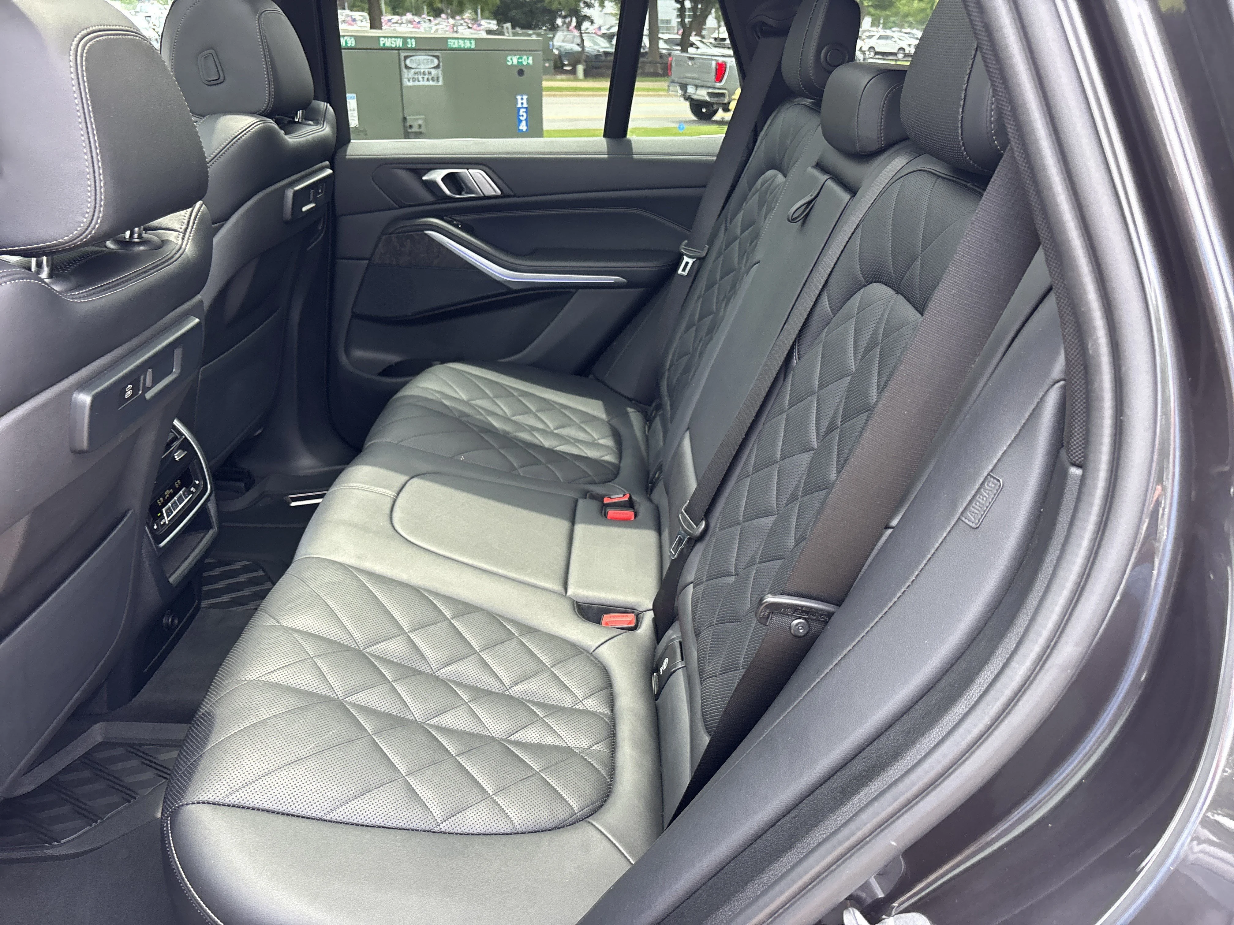 Used 2023 Dark Graphite Metallic BMW xDrive40i AWD image 18
