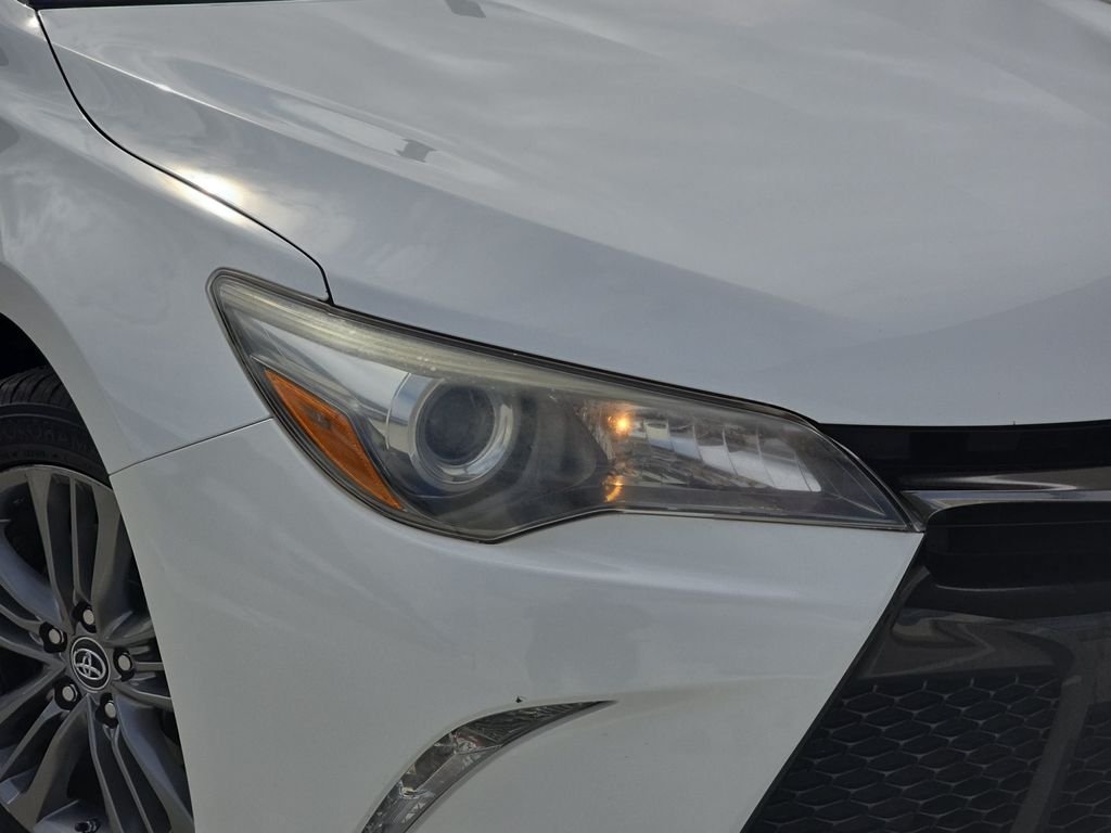 Used 2017  Toyota SE image 32
