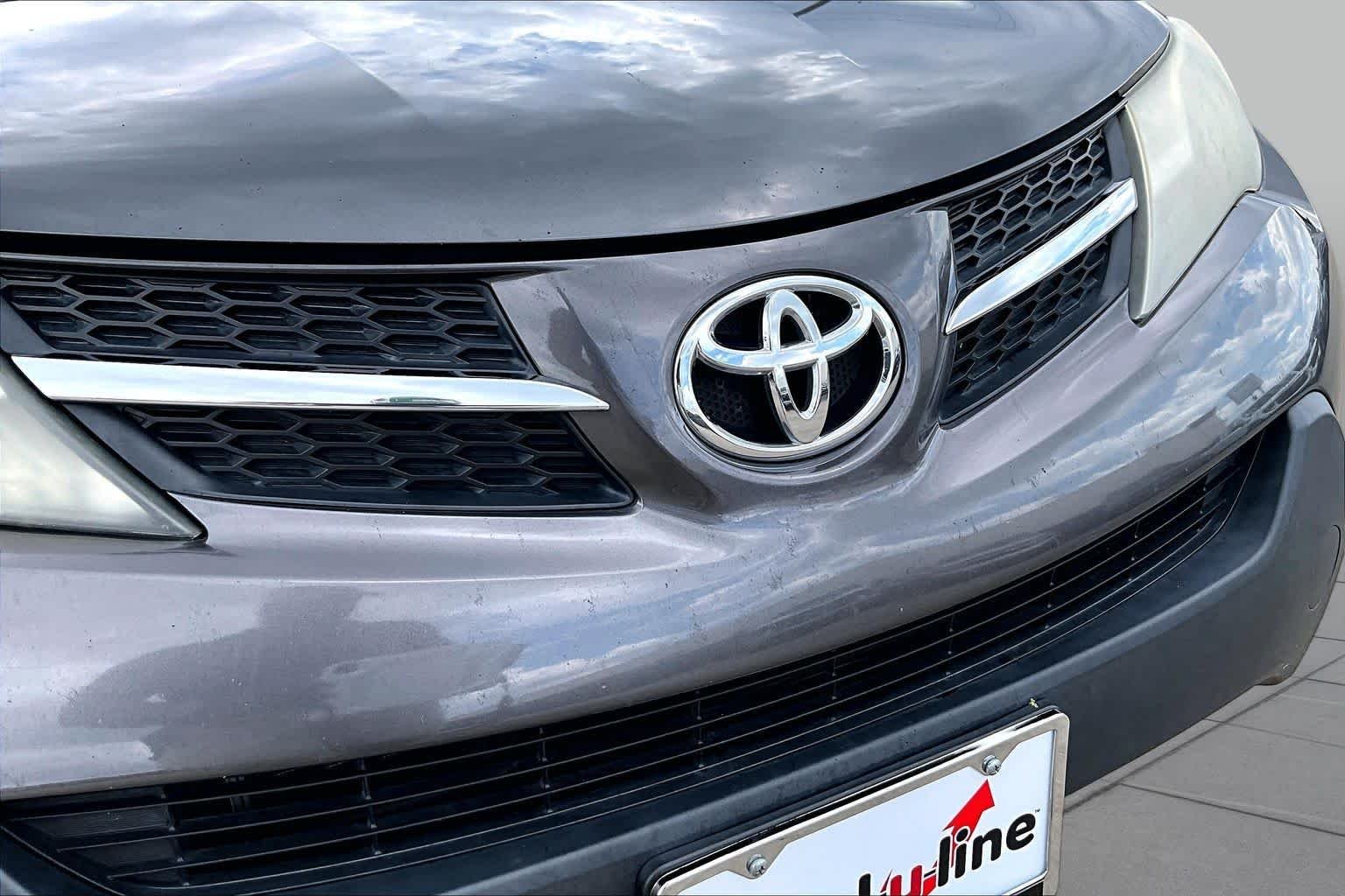 Used 2014 Magnetic Gray Metallic Toyota Limited image 30