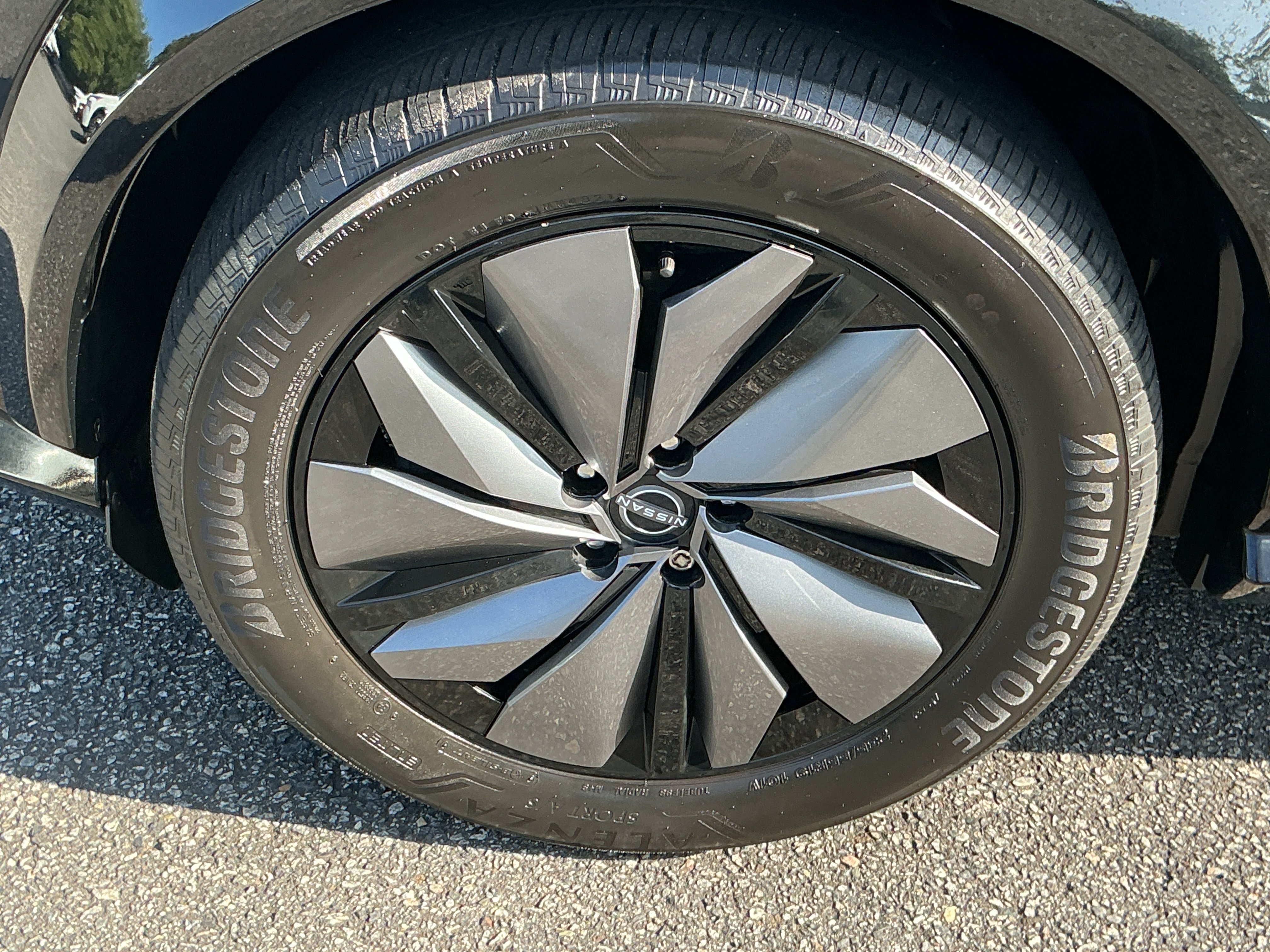 Used 2023 Black Diamond Pearl Nissan ENGAGE image 8