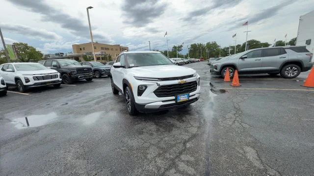 Used 2026 White Chevrolet LT image 3