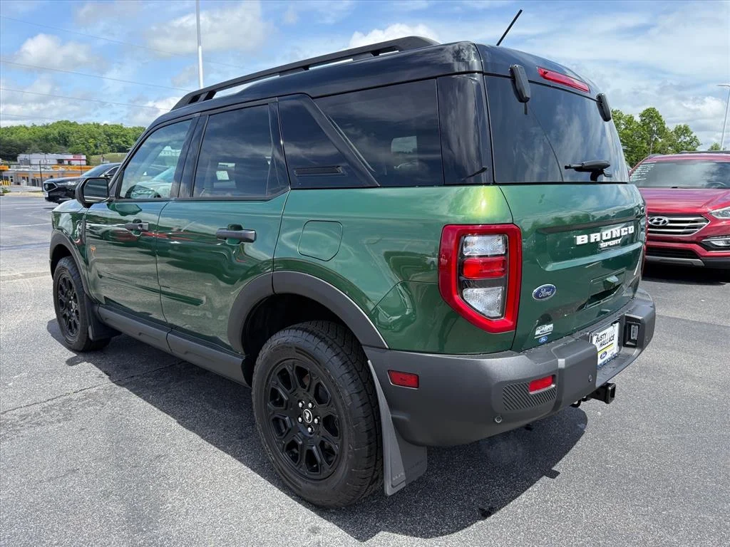 Used 2025 Green Ford Badlands image 5