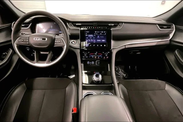 Used 2024 Baltic Gray Metallic Clearcoat Jeep Altitude X image 18
