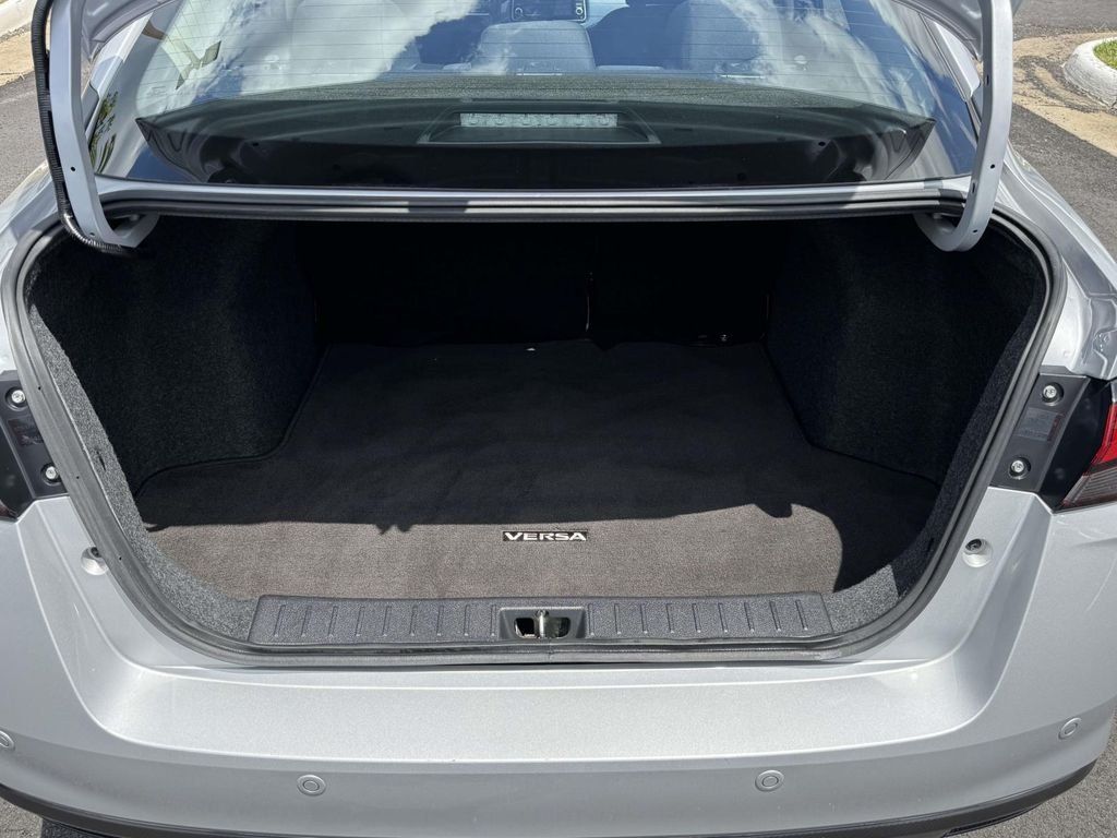 Used 2025 Silver Nissan 1.6 SV image 16