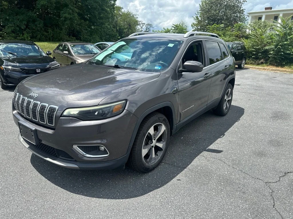 Used 2019 Crystal Metallic Jeep Limited image 3